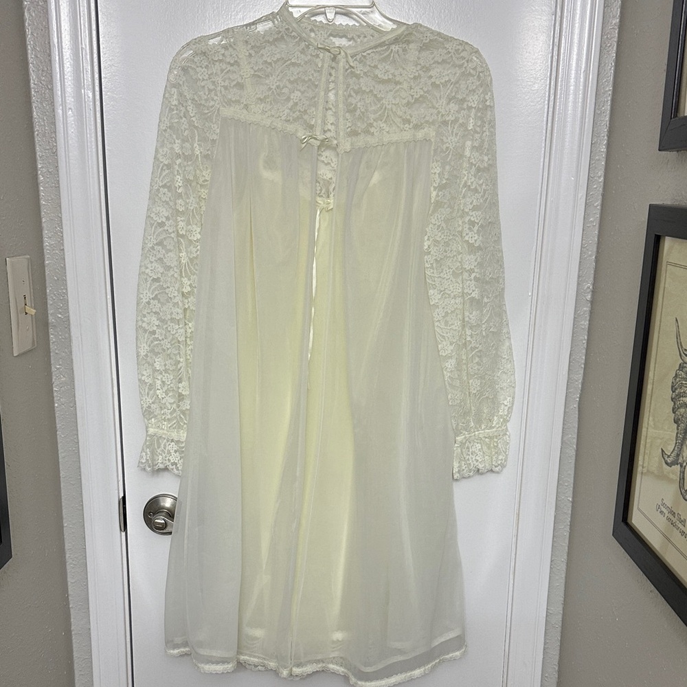 Vanity Fair Sheer Lace Lacey Lingerie set in Butter Yellow